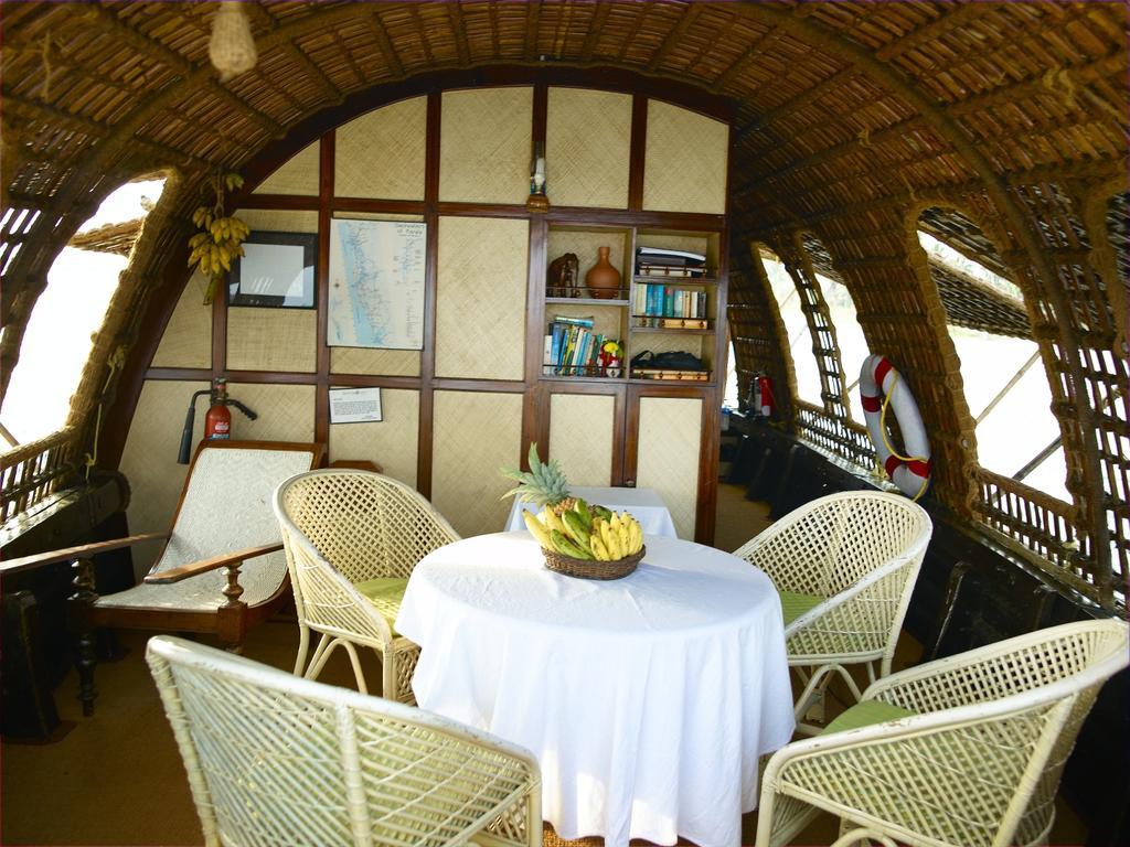 Spice Coast Cruises - Houseboat, A Cgh Earth Experience Hotel Alappuzha ภายนอก รูปภาพ