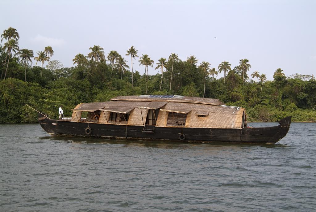 Spice Coast Cruises - Houseboat, A Cgh Earth Experience Hotel Alappuzha ภายนอก รูปภาพ