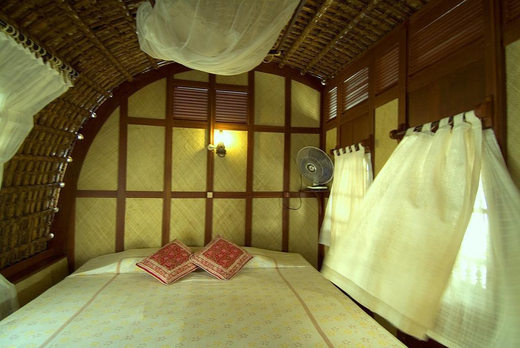 Spice Coast Cruises - Houseboat, A Cgh Earth Experience Hotel Alappuzha ภายนอก รูปภาพ